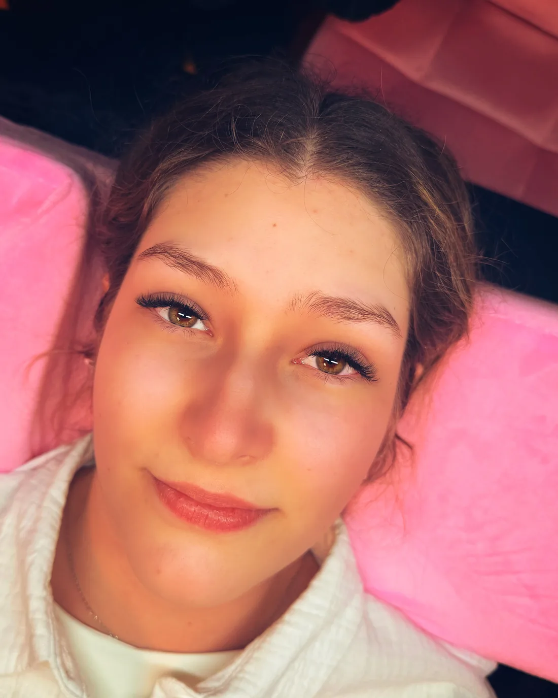 Ergebnis einer Wimpernverlängerung bei Holly's Beauty in Erlbach – dichte, natürliche Wimpern in Nahaufnahme